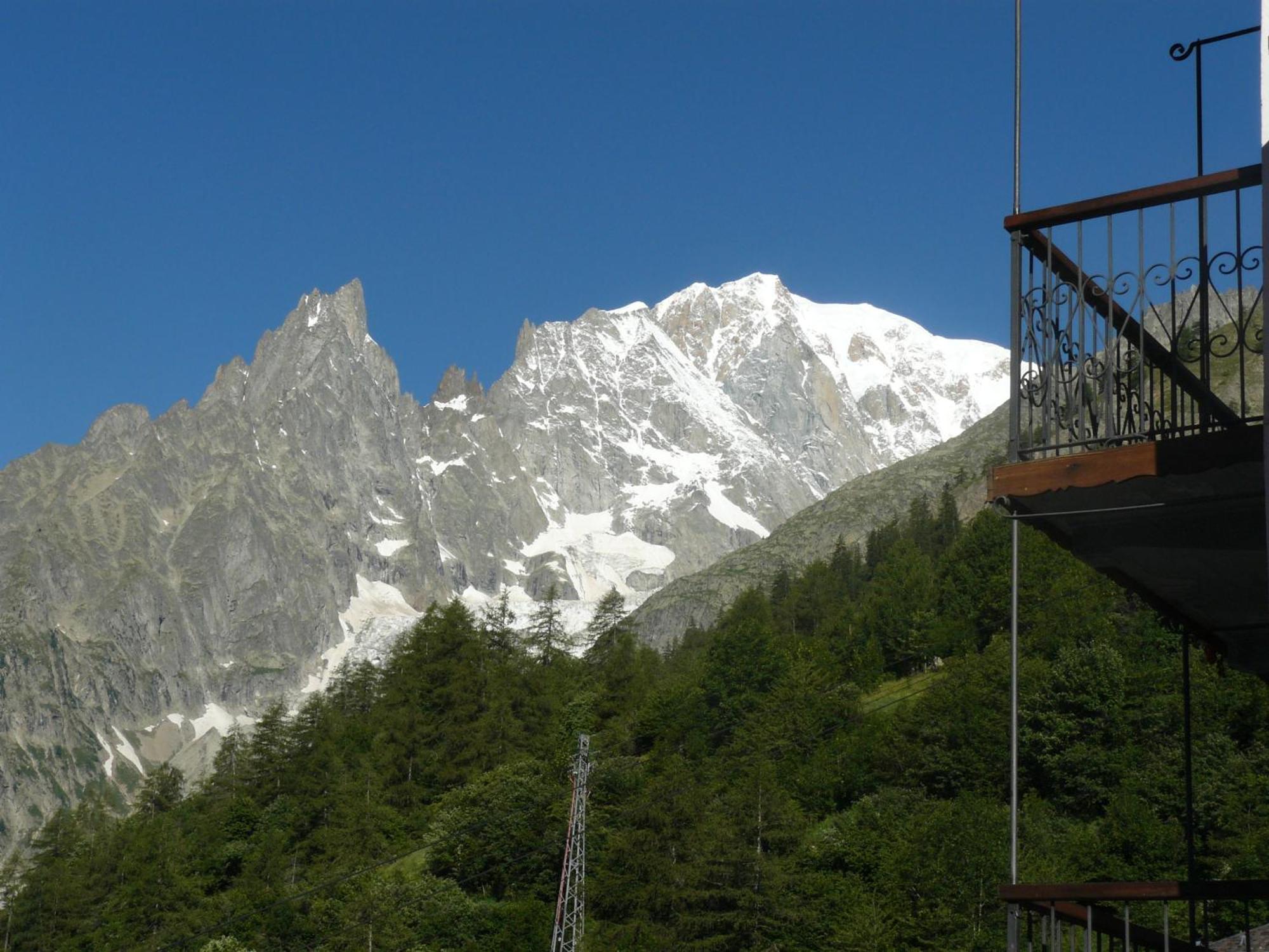 Hotel Funivia Courmayeur Exterior photo